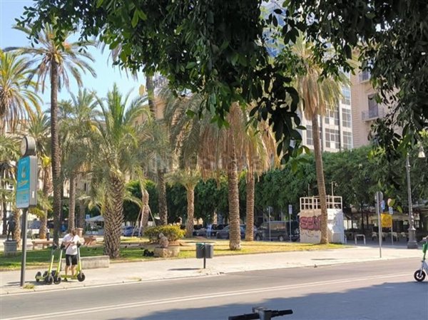 locale di sgombero in vendita a Palermo in zona Politeama