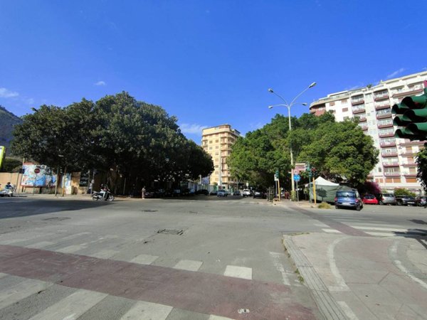 negozio in vendita a Palermo in zona Montepellegrino
