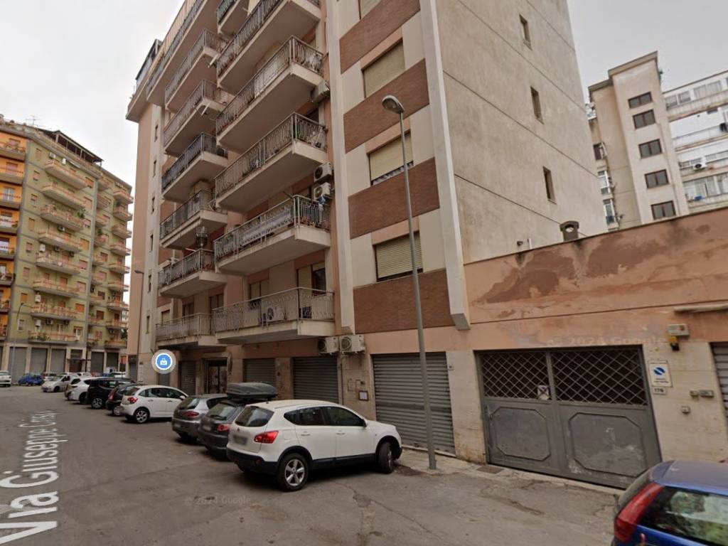 negozio in vendita a Palermo in zona Malaspina/Palagonia