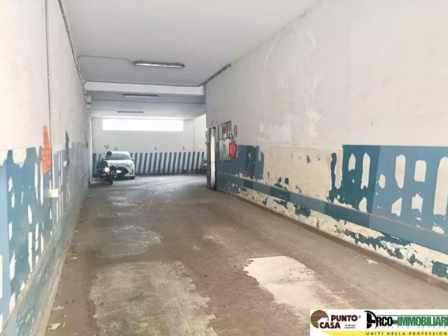 locale commerciale in vendita a Palermo in zona Libertà