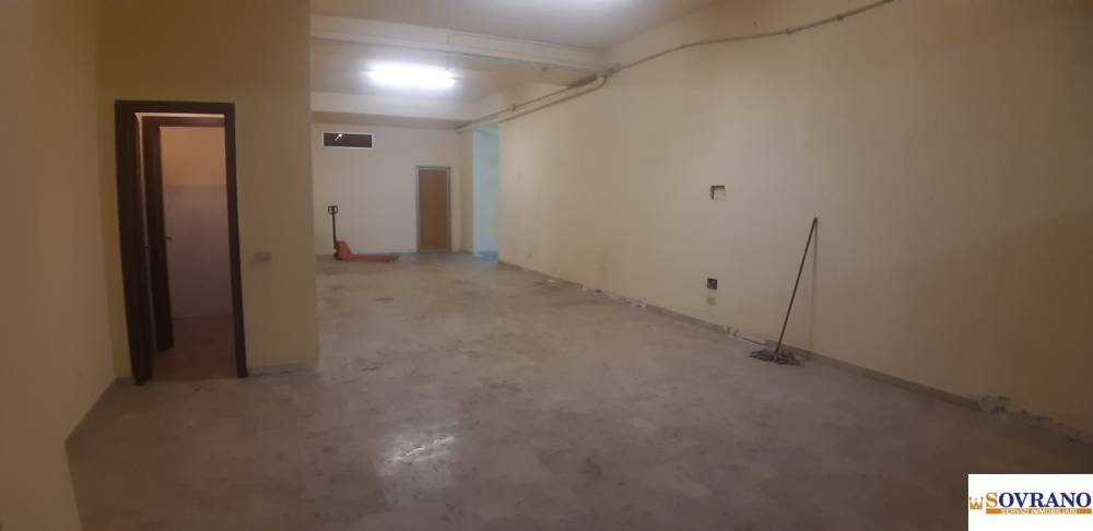 locale commerciale in vendita a Palermo in zona Libertà