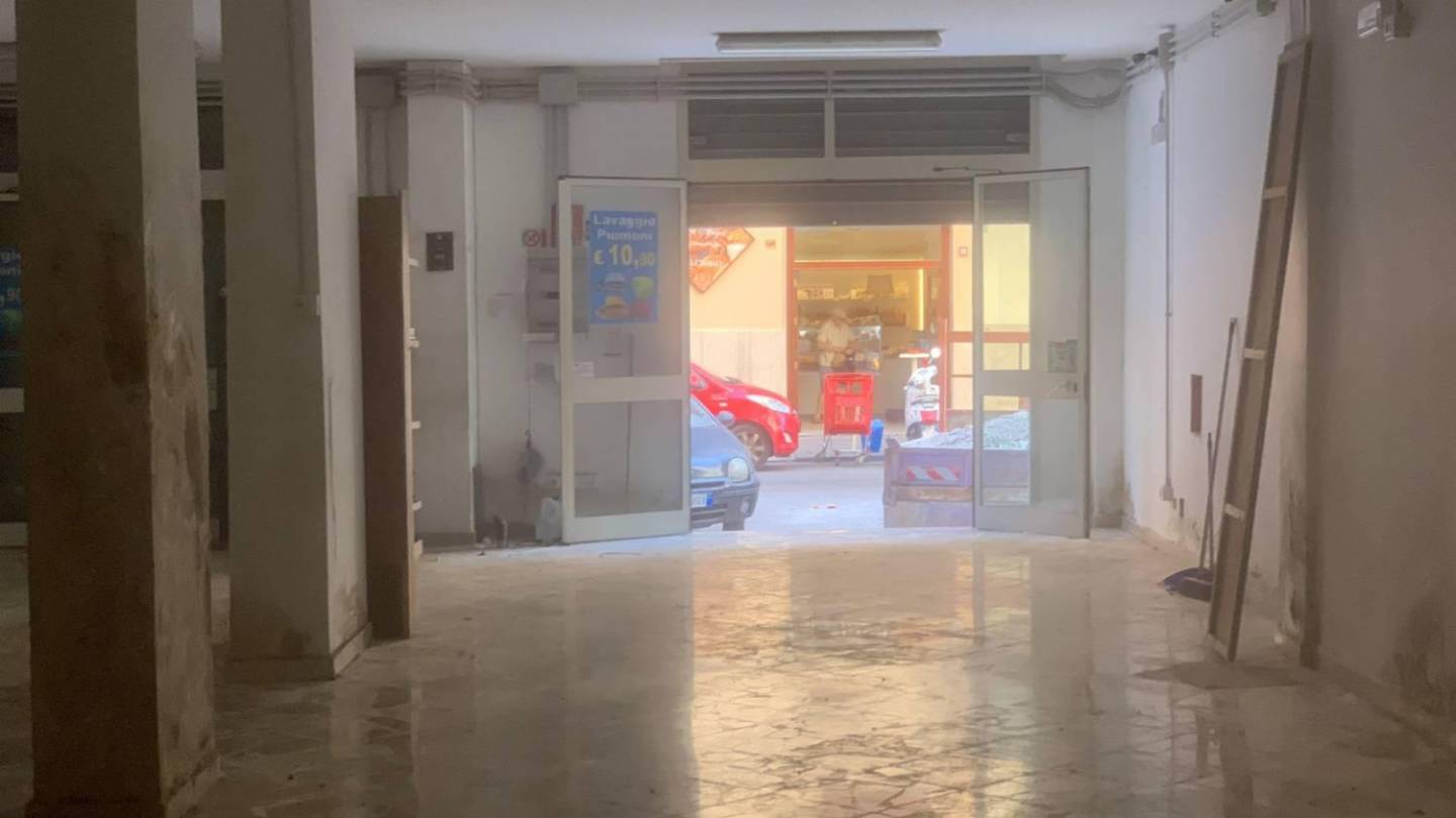 locale commerciale in vendita a Palermo in zona Oreto