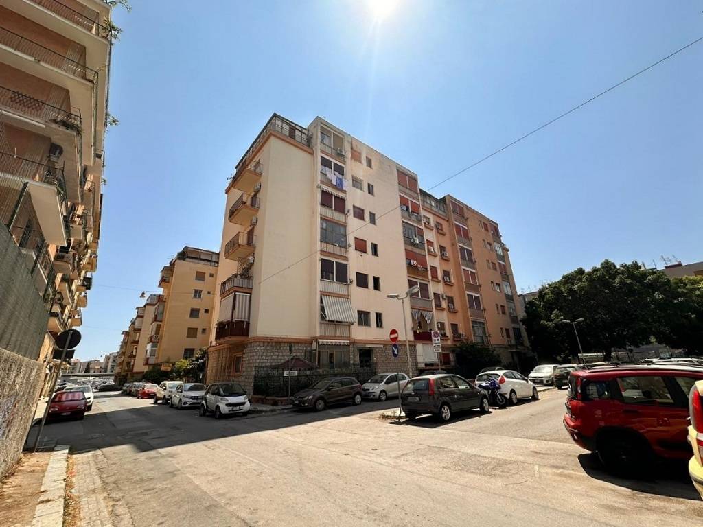 appartamento in vendita a Palermo in zona Malaspina/Palagonia