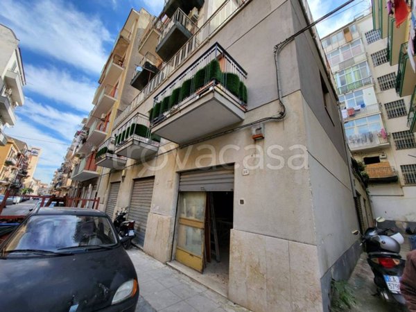locale commerciale in vendita a Palermo in zona Noce
