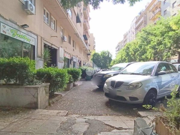negozio in vendita a Palermo in zona Libertà