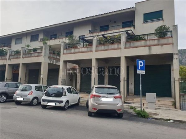 locale commerciale in vendita a Palermo in zona San Lorenzo