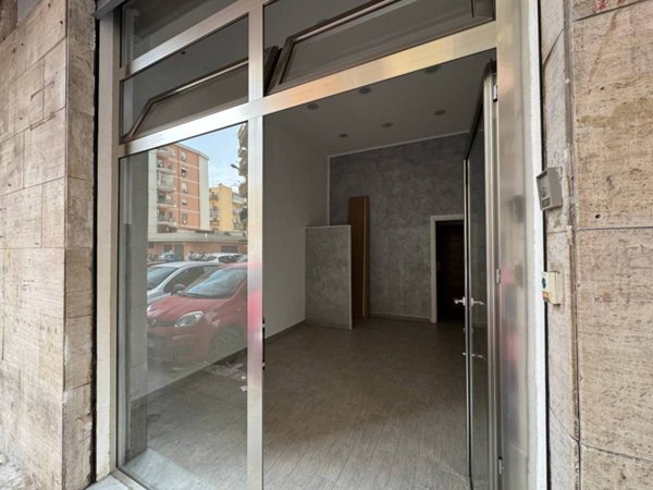 negozio in vendita a Palermo in zona Malaspina/Palagonia