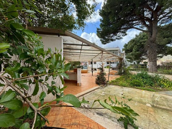 casa indipendente in vendita a Palermo in zona Mondello