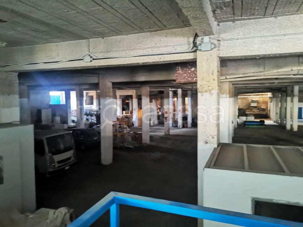 locale commerciale in vendita a Palermo in zona Calatafimi / Cuba