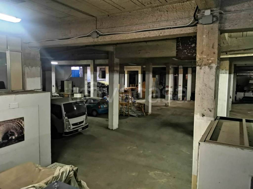 locale commerciale in vendita a Palermo in zona Calatafimi / Cuba