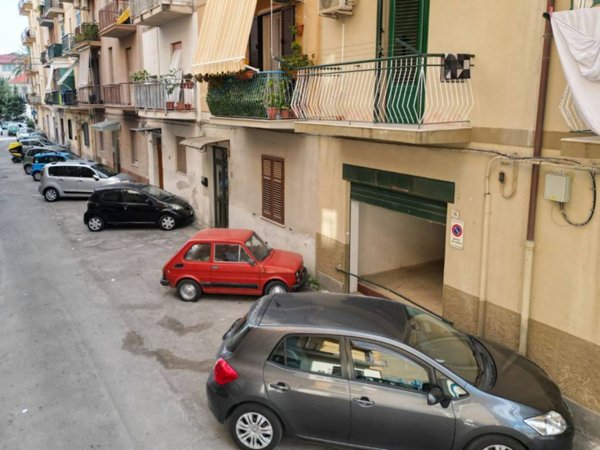locale di sgombero in vendita a Palermo in zona Altarello