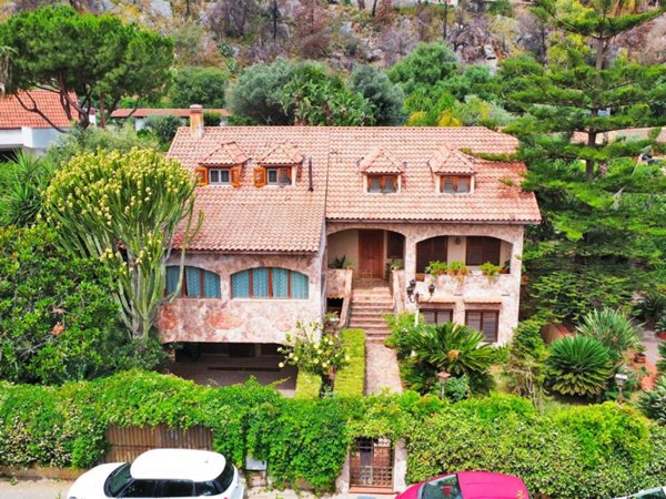 casa indipendente in vendita a Palermo in zona Borgo Nuovo