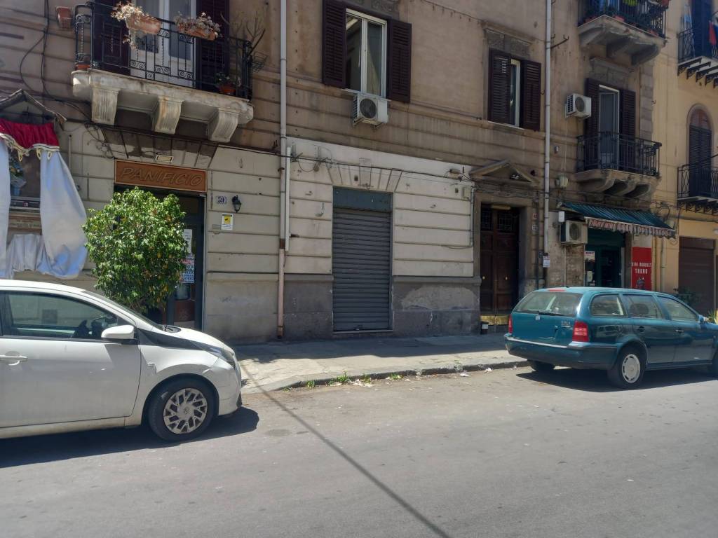negozio in vendita a Palermo in zona Calatafimi / Cuba