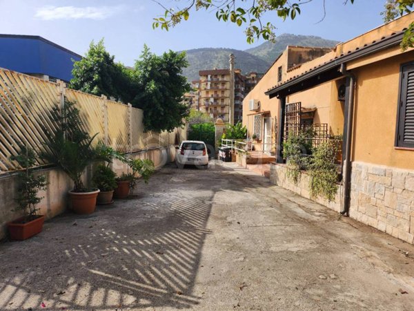 casa indipendente in vendita a Palermo in zona Tommaso Natale