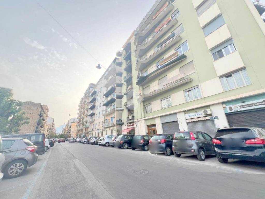negozio in vendita a Palermo in zona Montepellegrino