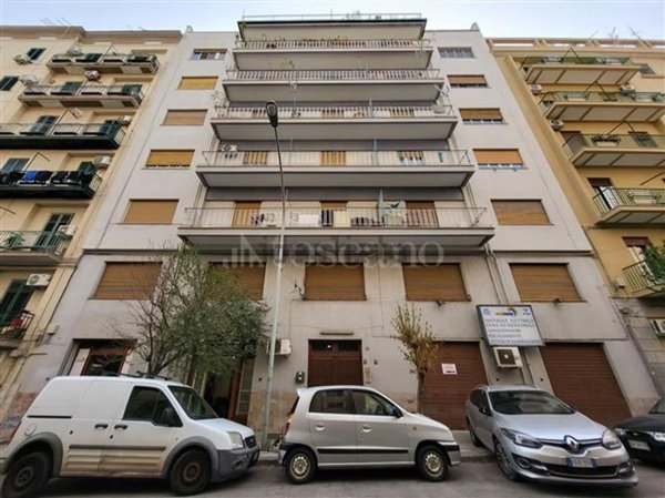 appartamento in vendita a Palermo in zona Zisa