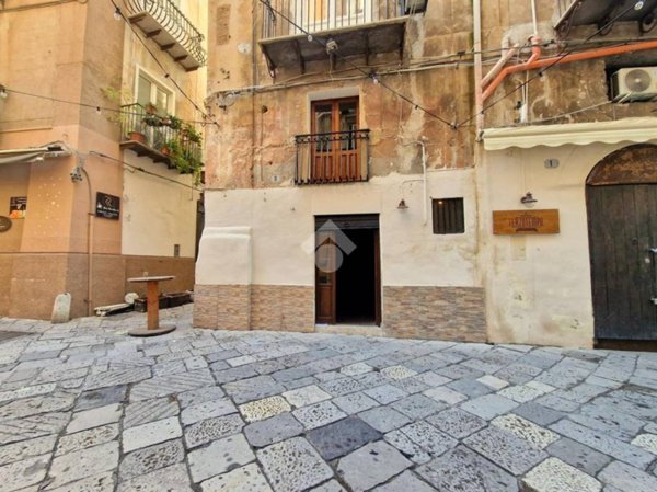 quadrivano in vendita a Palermo in zona Centro storico