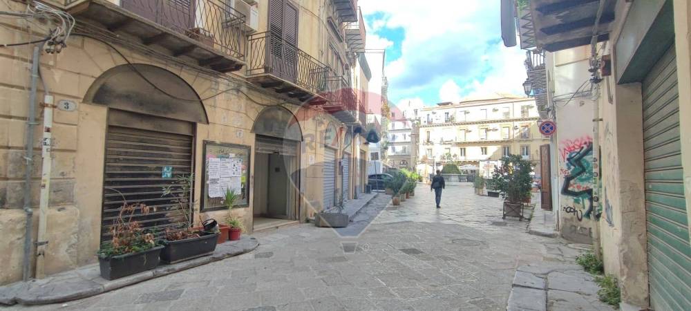 locale commerciale in vendita a Palermo in zona Centro storico