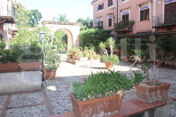 quadrivano in vendita a Palermo in zona Mondello