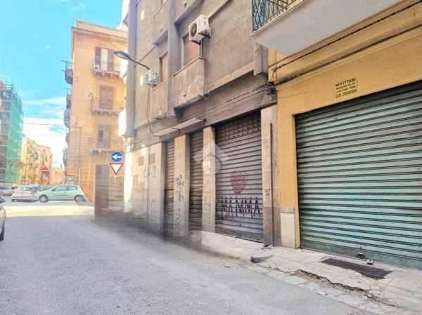 locale commerciale in vendita a Palermo in zona Oreto