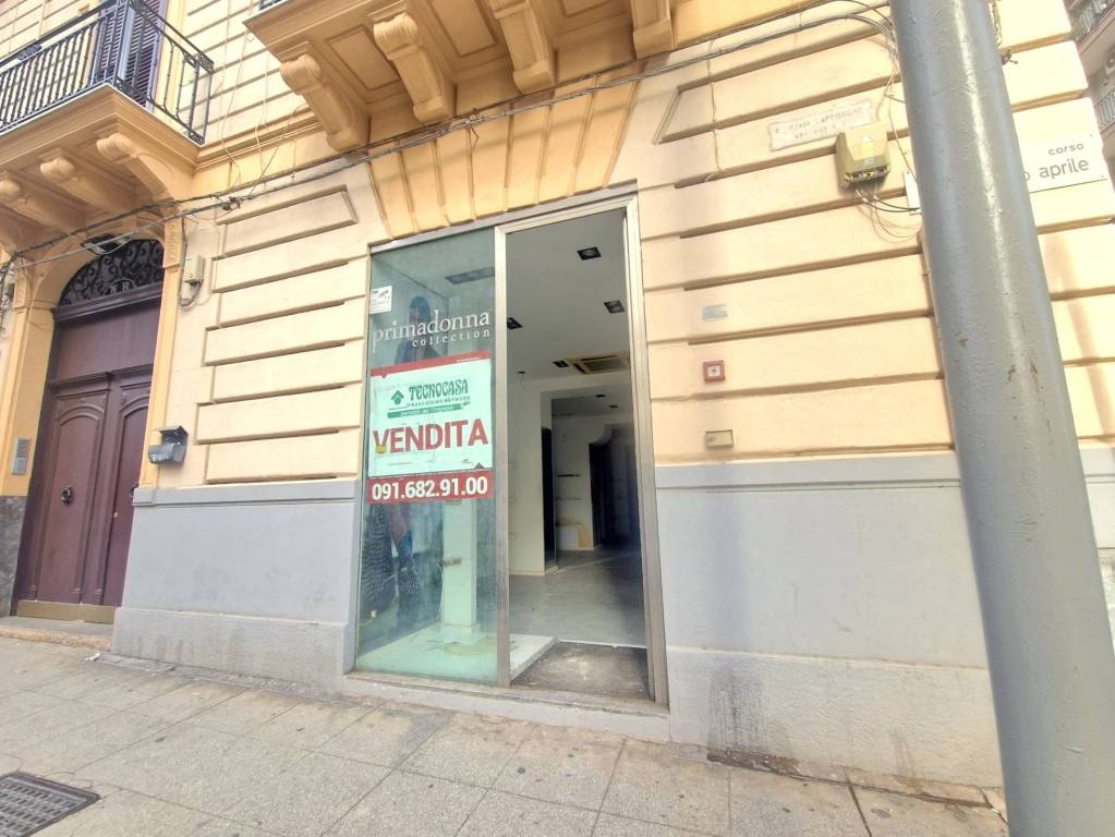 negozio in vendita a Palermo in zona Zisa