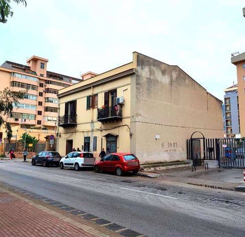 casa indipendente in vendita a Palermo in zona Chiavelli