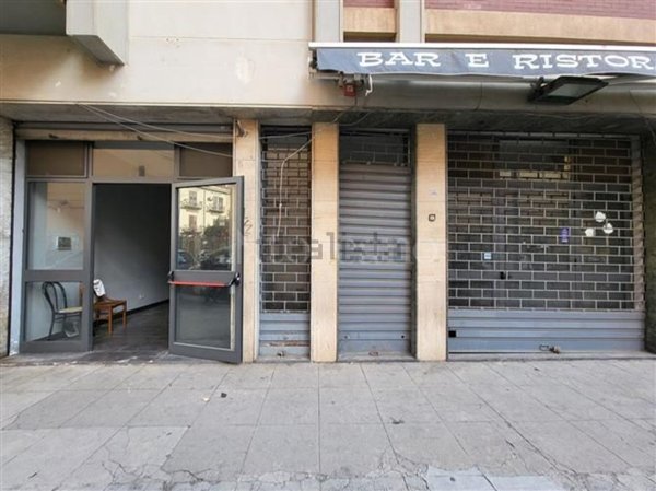 locale commerciale in vendita a Palermo in zona Zisa