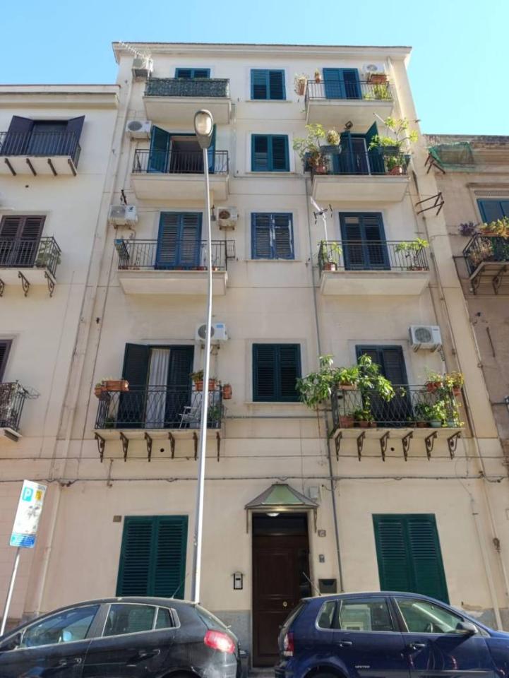 appartamento in vendita a Palermo in zona Zisa