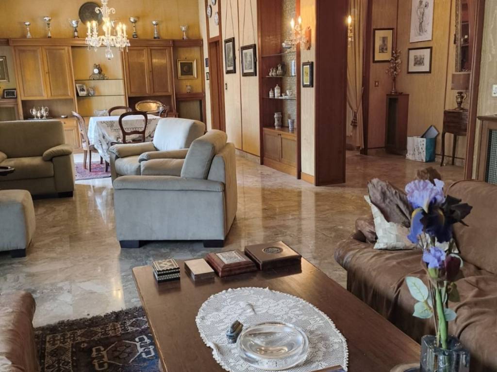 appartamento in vendita a Palermo in zona Politeama
