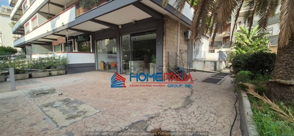 locale commerciale in vendita a Palermo in zona Libertà