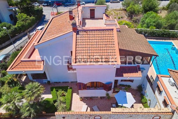 casa indipendente in vendita a Palermo in zona Mondello