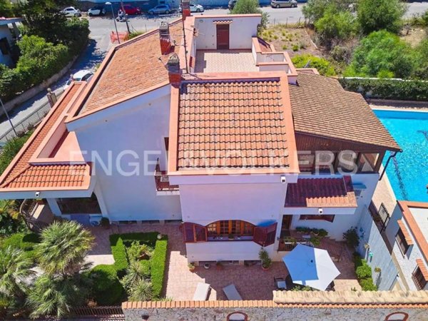 casa indipendente in vendita a Palermo in zona Mondello