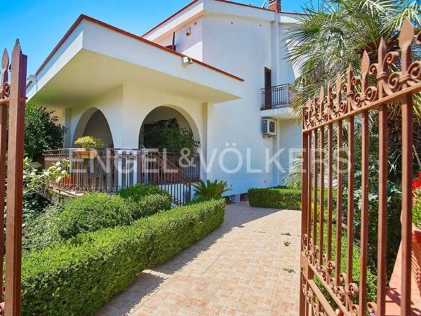 casa indipendente in vendita a Palermo in zona Mondello
