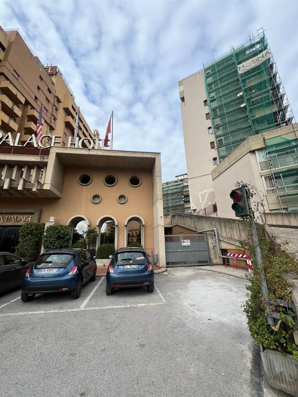 locale commerciale in vendita a Palermo in zona Montepellegrino
