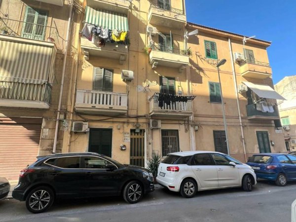 appartamento in vendita a Palermo in zona Malaspina/Palagonia