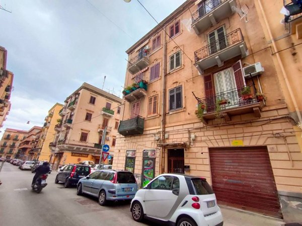locale commerciale in vendita a Palermo in zona Oreto