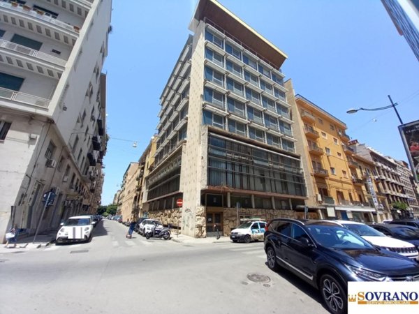 locale commerciale in vendita a Palermo in zona Politeama