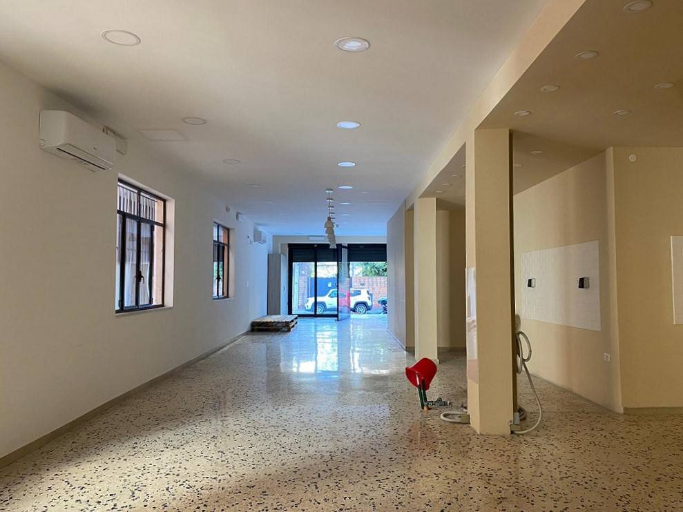 locale commerciale in vendita a Palermo in zona San Lorenzo