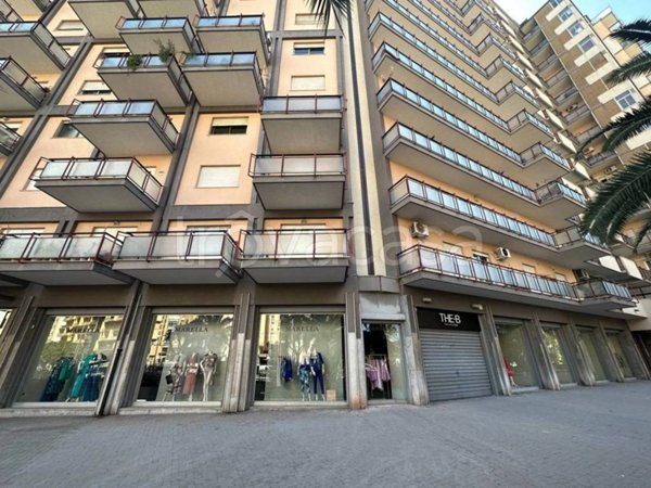 negozio in vendita a Palermo in zona Malaspina/Palagonia