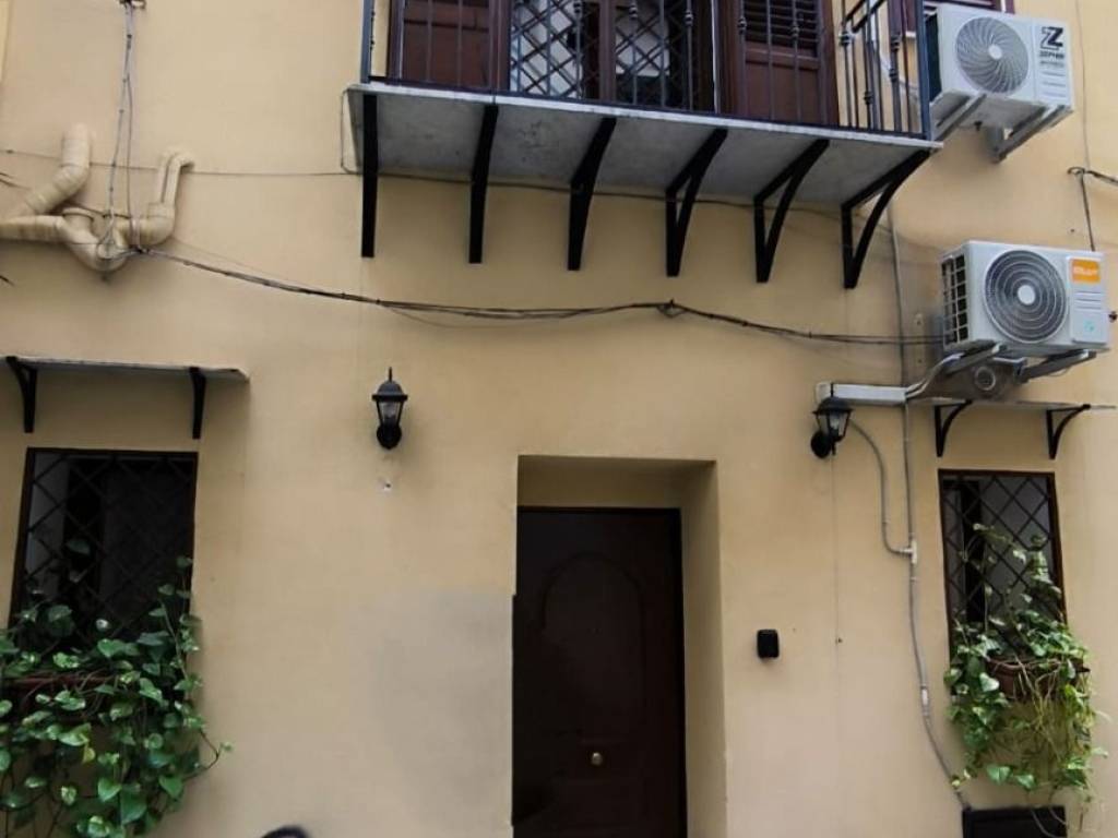 casa indipendente in vendita a Palermo in zona Centro storico