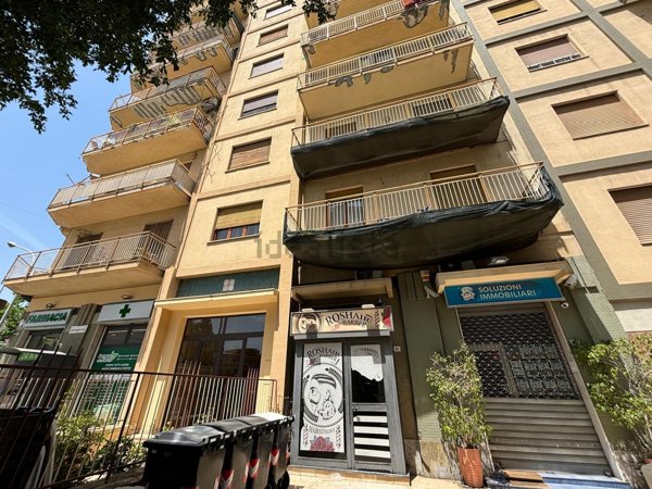 locale commerciale in vendita a Palermo in zona Montepellegrino