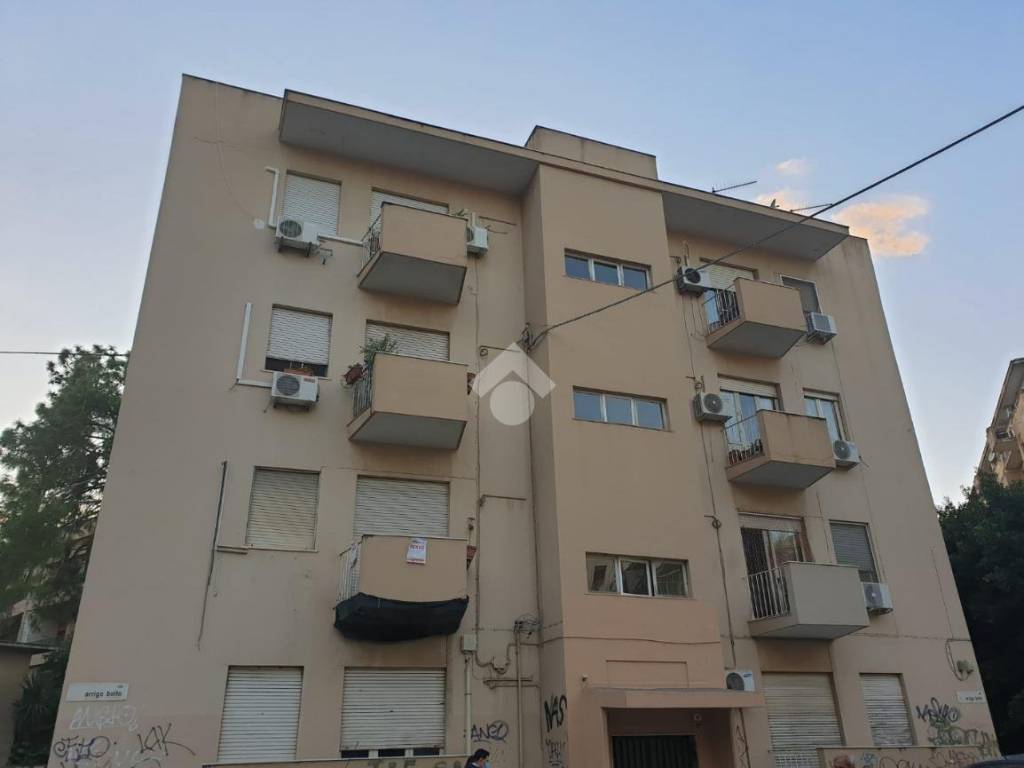 appartamento in vendita a Palermo in zona Malaspina/Palagonia