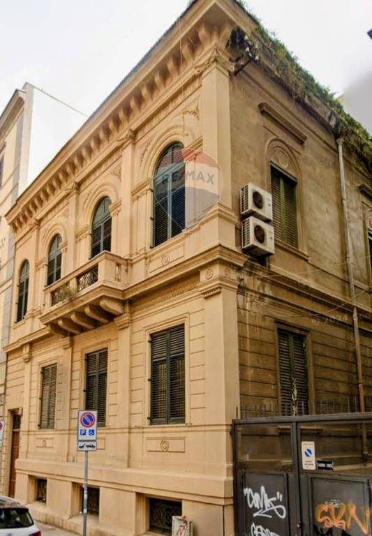 casa indipendente in vendita a Palermo in zona Centro storico
