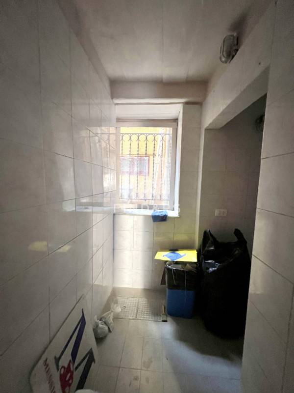 negozio in vendita a Palermo in zona Malaspina/Palagonia