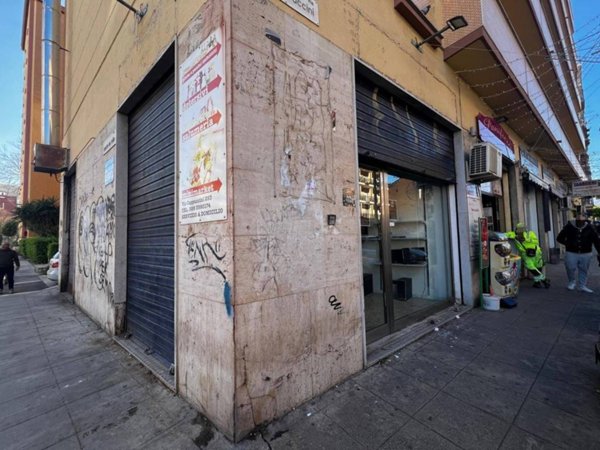 negozio in vendita a Palermo in zona Zisa