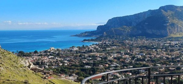 casa indipendente in vendita a Palermo in zona Mondello
