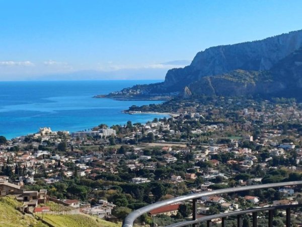 casa indipendente in vendita a Palermo in zona Mondello