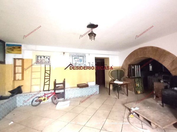 locale commerciale in vendita a Palermo in zona Centro storico