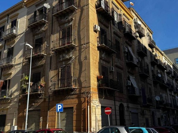 intera palazzina in vendita a Palermo in zona Politeama