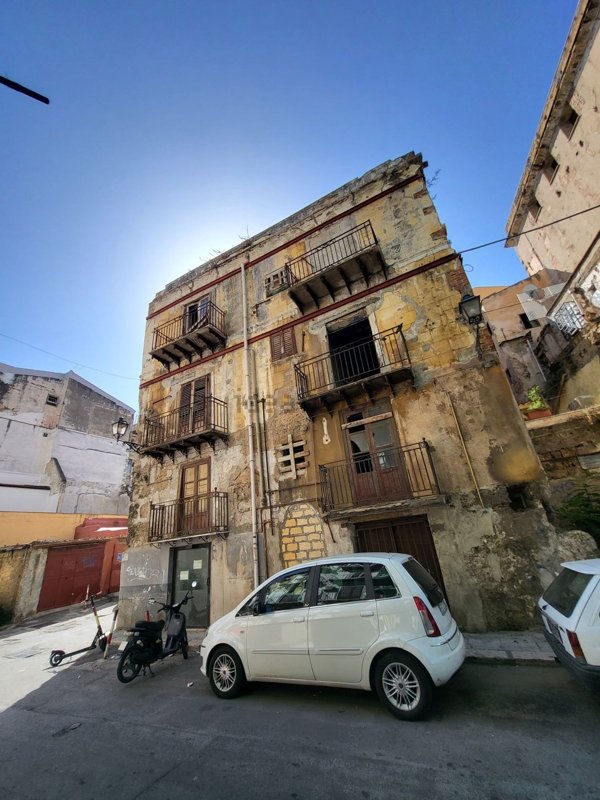 locale commerciale in vendita a Palermo in zona Centro storico